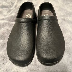 KLOGS BISTRO Footwear mens closed back clogs size 11M gray.